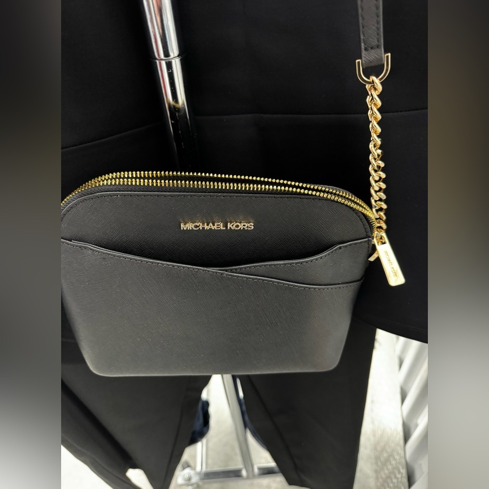 Michael Kors | Crossbody with Chain Detail in Black - Picture 2 of 5